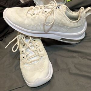Nike Air Max Axis